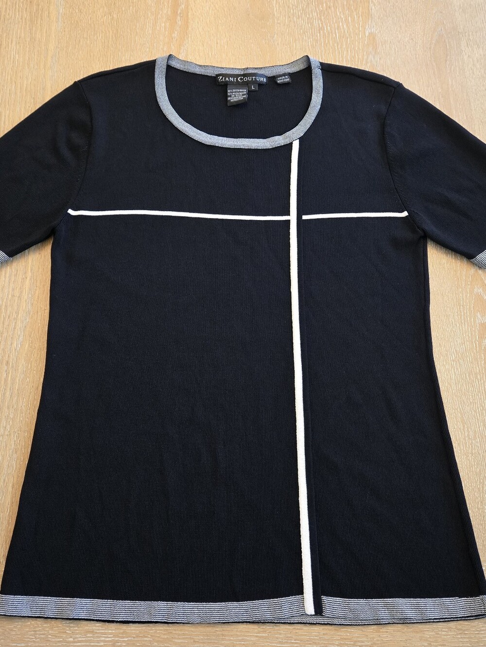 Ziani Couture Black Short-Sleeve Knit Top with Ivory Trim and Gray Edge
